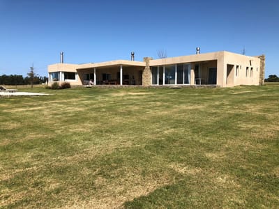 (BPV-BPV-10555)  Casa en venta de 7 ambientes en LAGUNA DE LOS CISNES