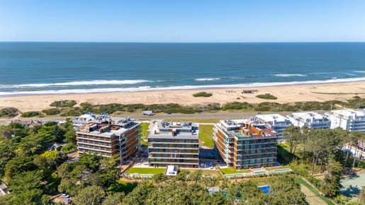 (BPV-BPV-10822)  Exclusivo apartamento con jardin y piscina en alquiler Punta del Este MON