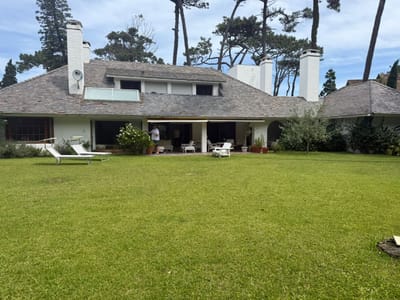 (BPV-BPV-10882)  Casa de 4 dormitorios en alquiler en Punta del Este, Playa Brava
