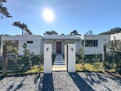 (BPV-BPV-11426)  Casa en venta a estrenar en el corazón de La Barra