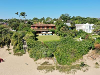 (BPV-BPV-11458)  Espectacular casa en alquiler sobre el arroyo en La Barra