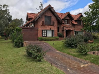 (BPV-BPV-3760)  Casa en venta de 6 ambientes en SOLANAS