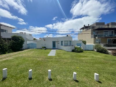 (BPV-BPV-4480)  Casa de la ruta al mar de 4 dormitorios en La Barra con pisc