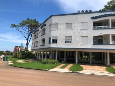 (BPV-BPV-8582)  Apartamento 2 Dormitorios Playa Mansa Punta del Este