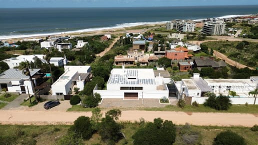 (BPV-BPV-967)  Casa en alquiler en El Chorro 3 dormitorios y servicio vista al mar piscina climatizada
