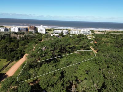 (BPV-BPV-9909)  Terreno en venta para construir edificio en Punta del Este