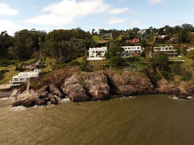 (BPV-BPV-9938)  Casa sobre el mar en alquiler Punta Ballena Casa pueblo