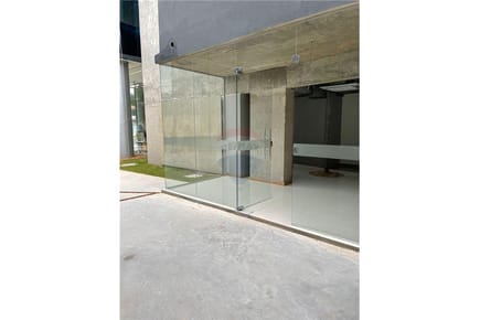 EN VENTA- SALON COMERCIAL O OFICINA- TRADING PARK