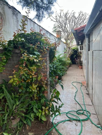 VENDO CASA/TERRENO BARRIO LOS LAURELES 