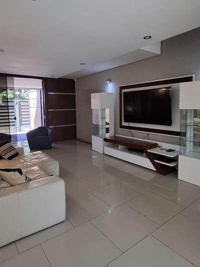 ALQUILO DUPLEX DE 3 DORMITORIOS EN LOS LAURELES 