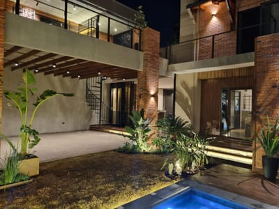 Vendo residencia minimalista totalmente amoblada en San Lorenzo – USD 410.000