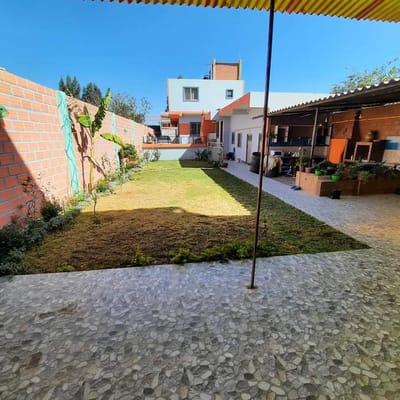 Casa en venta con 5 departamentos