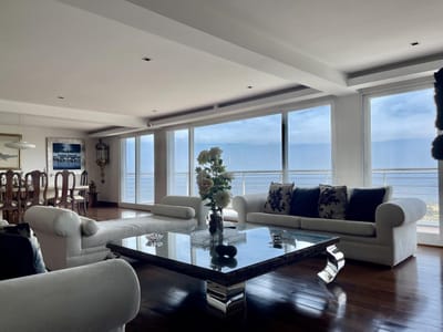 Espectacular triplex frente al Golf de Punta Carretas
