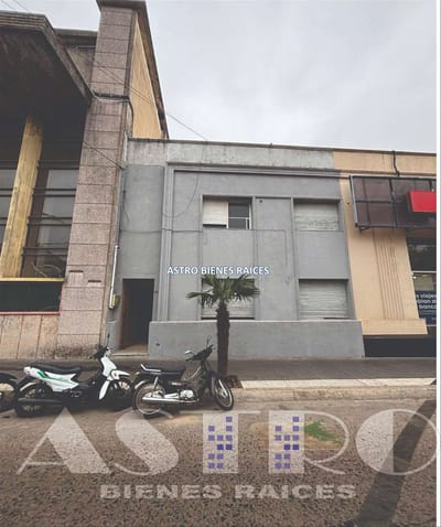 CASA EN VENTA CUATRO DORMITORIOS TRES BAÑOS MELO