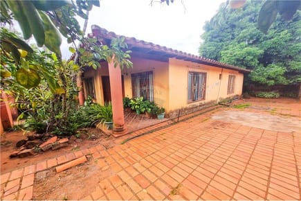 EN VENTA CASA. EN EL REDUCTO