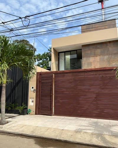 Casa en VENTA en Av. Roca y Coronado
