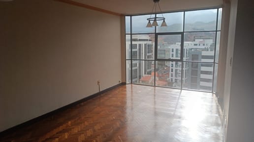 Departamento en alquiler de 4 dormitorios en plena  21 de Calacoto