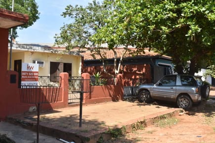 VENTA  AMPLIA CASA EN SAN LORENZO  