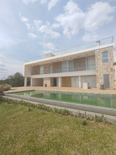 Amplia residencia 4 dorm. con piscina | San Bernardino