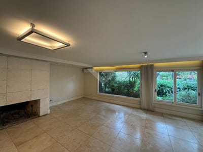 Venta apartamento planta baja en Carrasco Sur. 3 dormitorios en suite. Jardin. Piscina.