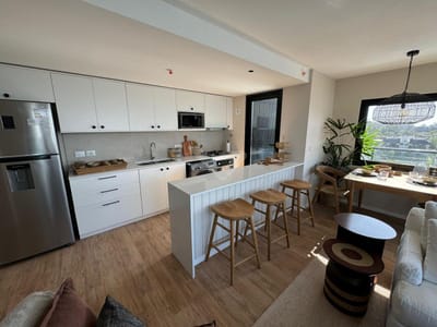 Venta apartamento planta baja. Parque Miramar. 2 dormitorios. Jardin. Cochera. Bajo ley de vivienda