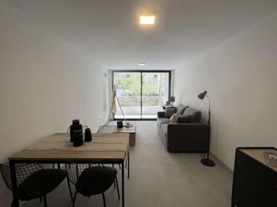 Venta un dormitorio a estrenar en pocitos con patio y garaje