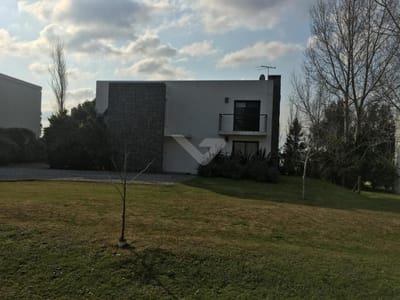 Casa en Alquiler Lomas de la Tahona 3 dormitorios. Piscina. Seguridad