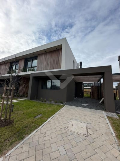 Alquiler casa Marinas de carrasco. Parque Miramar. 3 dormitorios. Jardin. Seguridad