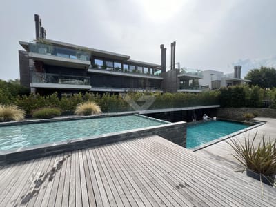 Venta apartamento. Jardines de Carrasco. 2 dormitorios. Jardín. Seguridad. Amenities.