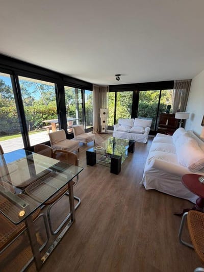 Venta apartamento Jardines de Carrasco planta baja. 2 dormitorios. Jardin. Seguridad. Amenities