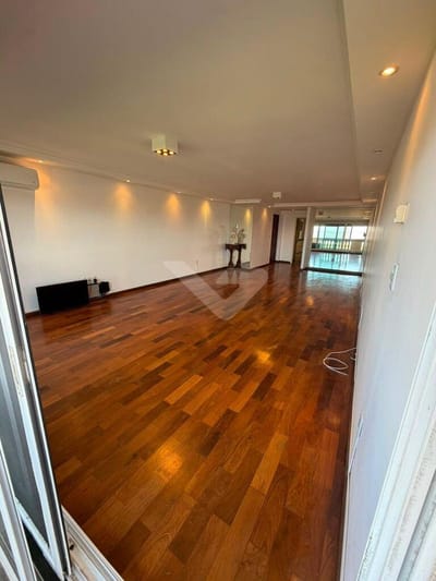 Venta y alquiler apartamento sobre la rambla de Carrasco. 3 dormtorios. Servicio. Porteria. Garage