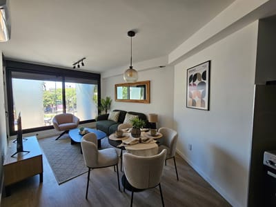 -Apartamento de 2 dormitorios en tres Cruces.nzamiento !!!
