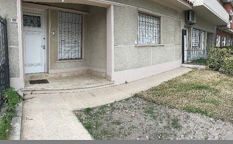 ¡Casa de 3 dormitorios con cochera, a la venta, con renta, en Brazo Oriental!
