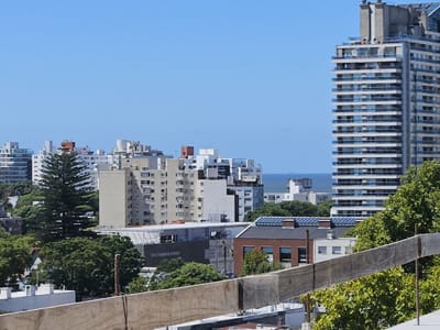 PENTHOUSE de 2 dormitorios y Garage doble en Buceo.