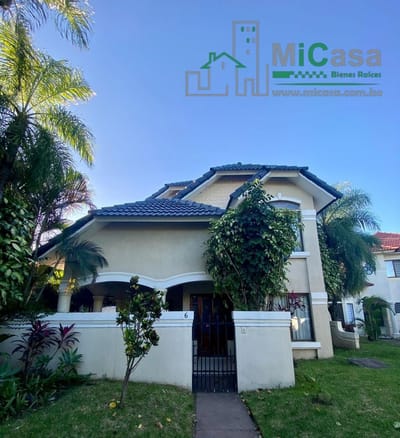 LINDA CASA EN VENTA DE 2 PLANTAS ZONA DOBLE VIA LA GUARDIA