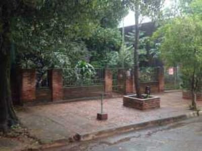 TERRENO CON CASA EN UNA ESTRATEGICA UBICACION CERCA DE TODO