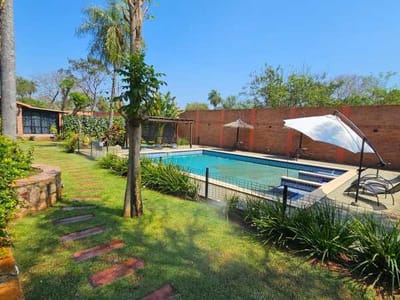 VENDO CASA QUINTA EN AREGUA C/ PISCINA Y BUNGALOWS