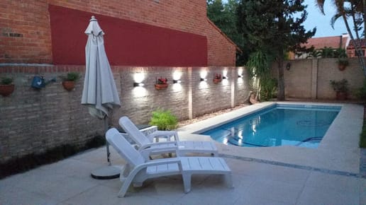 Vendo Casa de 3 Dormitorios Con Piscina En Barrio Mburucuya