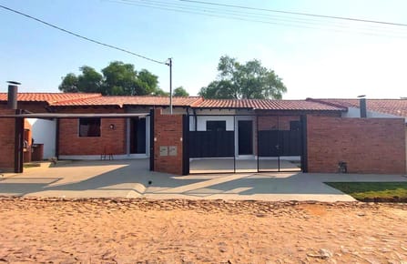 Vendo Chalet  a Estrenar en  Mariano Roque Alonso