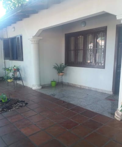 Vendo Casa de 3 Dormitorios En Lambaré Zona Cacique