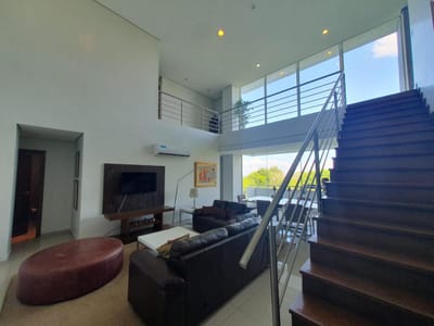 Vendo Amplio Departamento Amoblado Tipo Duplex de 3 Dormitorios en Barrio Mburucuya