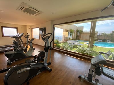 Vendo Amplio Departamento De 3 Suites Con 2 Cocheras En Barrio Ykua Sati