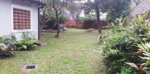 Vendo Terreno  de 600 M2 con Casa a Refaccionar en Ycua Sati