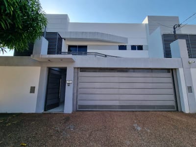 Vendo Amplio Duplex De 250 m2 De 3 Dormitorios En Mburucuya