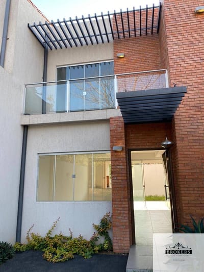 Dúplex en venta de 3 dormitorios c/ cochera en Campo Grande
