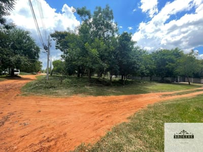 Vendo Terreno En Esquina De 1.600 M2 En La ciudad de Luque - Loma Merlo