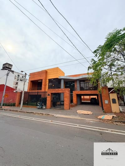 Alquilo Oficina Semi Amoblada De 2 Plantas En Barrio Ciudad Nueva: