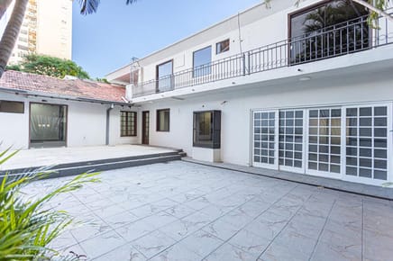 Vendo  Amplia Casa Adecuada Para Oficina Sobre La Avda. Perú