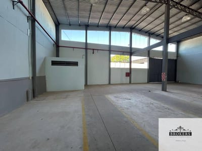 Alquilo Deposito De 1.178 m2 Con Showroom En Zona Trinidad Avda. Artigas