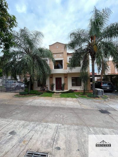 Vendo Casa De 4 Suites Con Piscina En Condominio En Luque